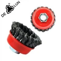 Dodávajú sa kefy Twisted Cup Brushes s rukoväťou?